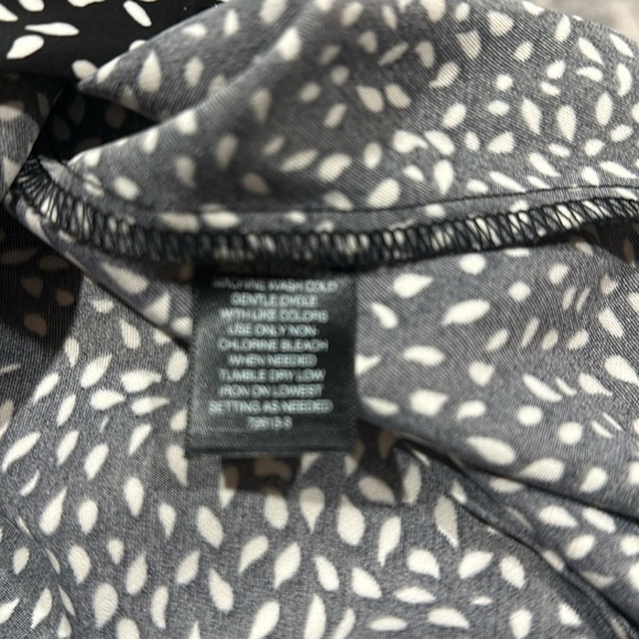 Worthington Black and White Button Down Shirt - Picture 5 of 8